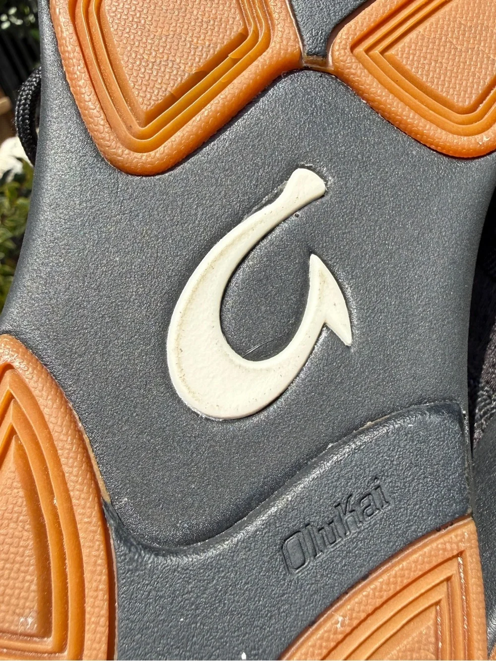 OluKai Nohea Moku Sneakers Mens Size 9 Black Brown Comfort Casual Travel Shoes